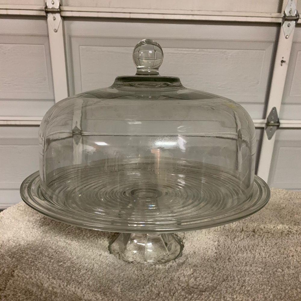 Glass cake display case